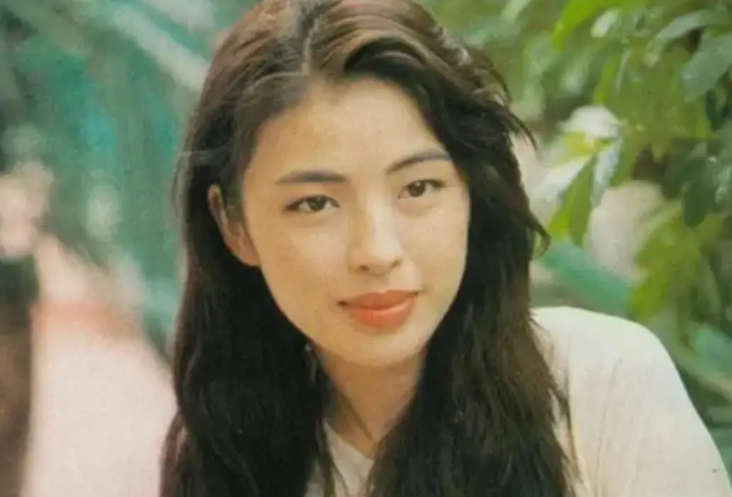 当年梅艳芳因病去世，罗美薇一举动破坏葬礼现场气氛，引众人怒视