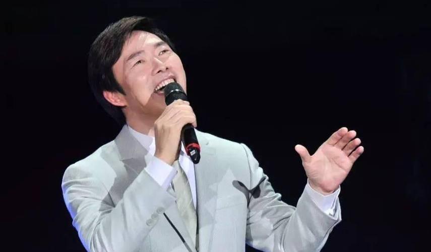 台媒曝费玉清病情恶化，昏迷半个月狂瘦24斤，私生子身伴左右