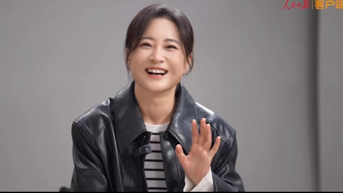 贾玲创造影坛奇迹！票房飙至80亿刷新纪录，跻身全球第一女导演