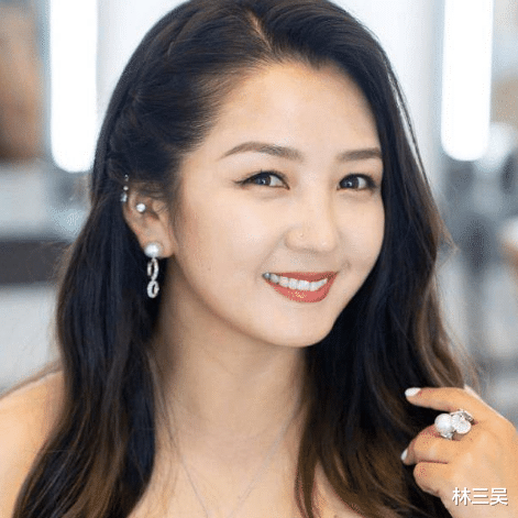 美甲 37岁何洁无滤镜美颜做减脂餐，脸黄气色差被嘲大妈一个、土圆肥！
