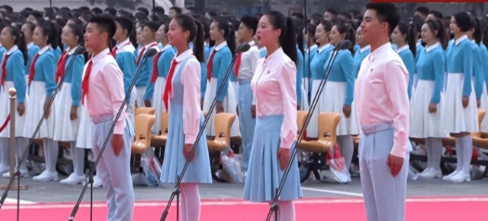 为什么她一出道即高峰？这次中秋晚会她一身旗袍，再次惊艳了众人