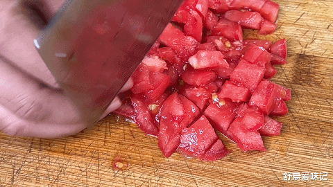 美食教程|西红柿疙瘩汤这样做,劲道爽滑,爽口开胃解腻,待客倍有面子呢