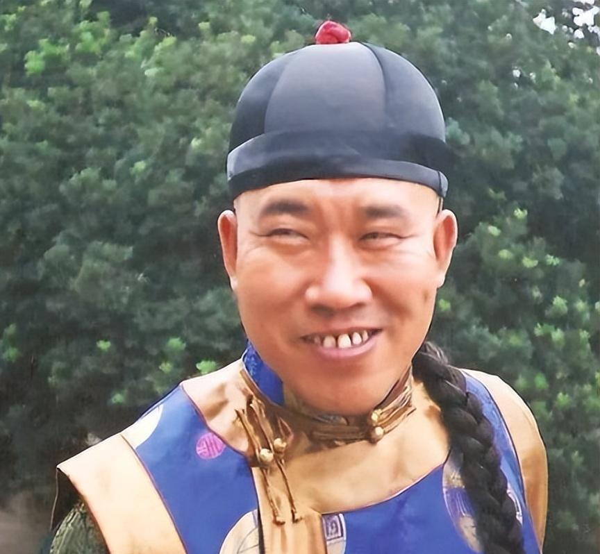 想不到8月还没结束,国家一级演员杜旭东,就给内娱演员敲了警钟