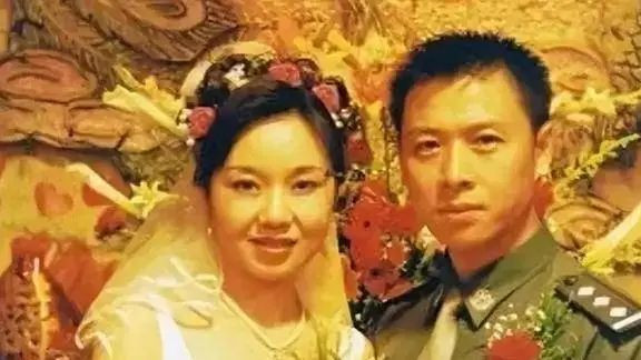 净身出户也要与闫妮离婚的邹伟，如今19年过去了，他后悔了吗？