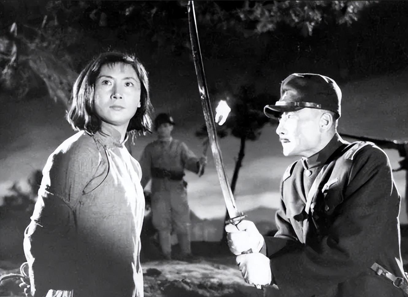 著名演员袁霞:成名背后有坎坷,她是少见的好继女,好儿媳 - 娱乐资讯