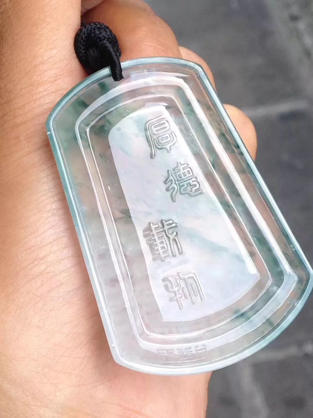 老物件|500克的翡翠原石，切高冰飘花翡翠