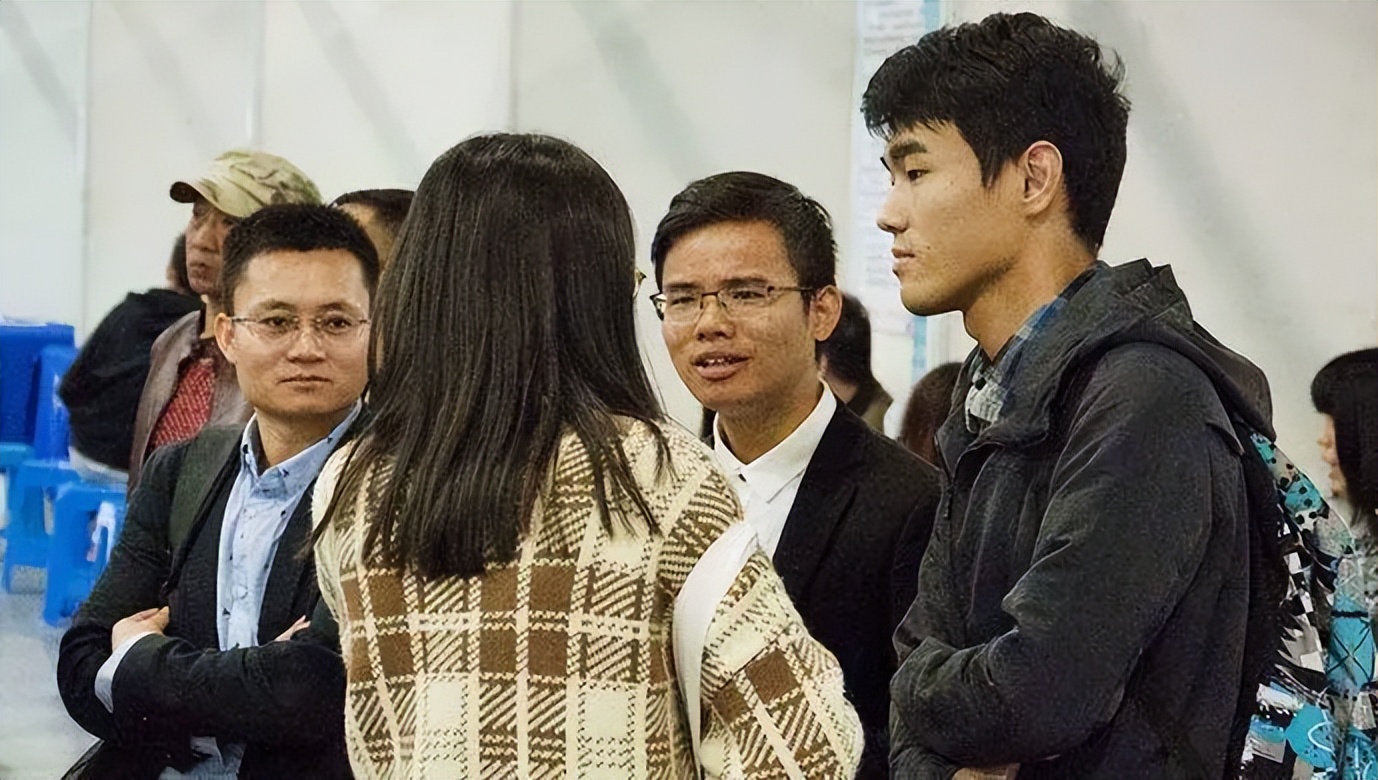 国企|毕业5年后才发现，国企、外企、私企之间差距，选择不对努力白费