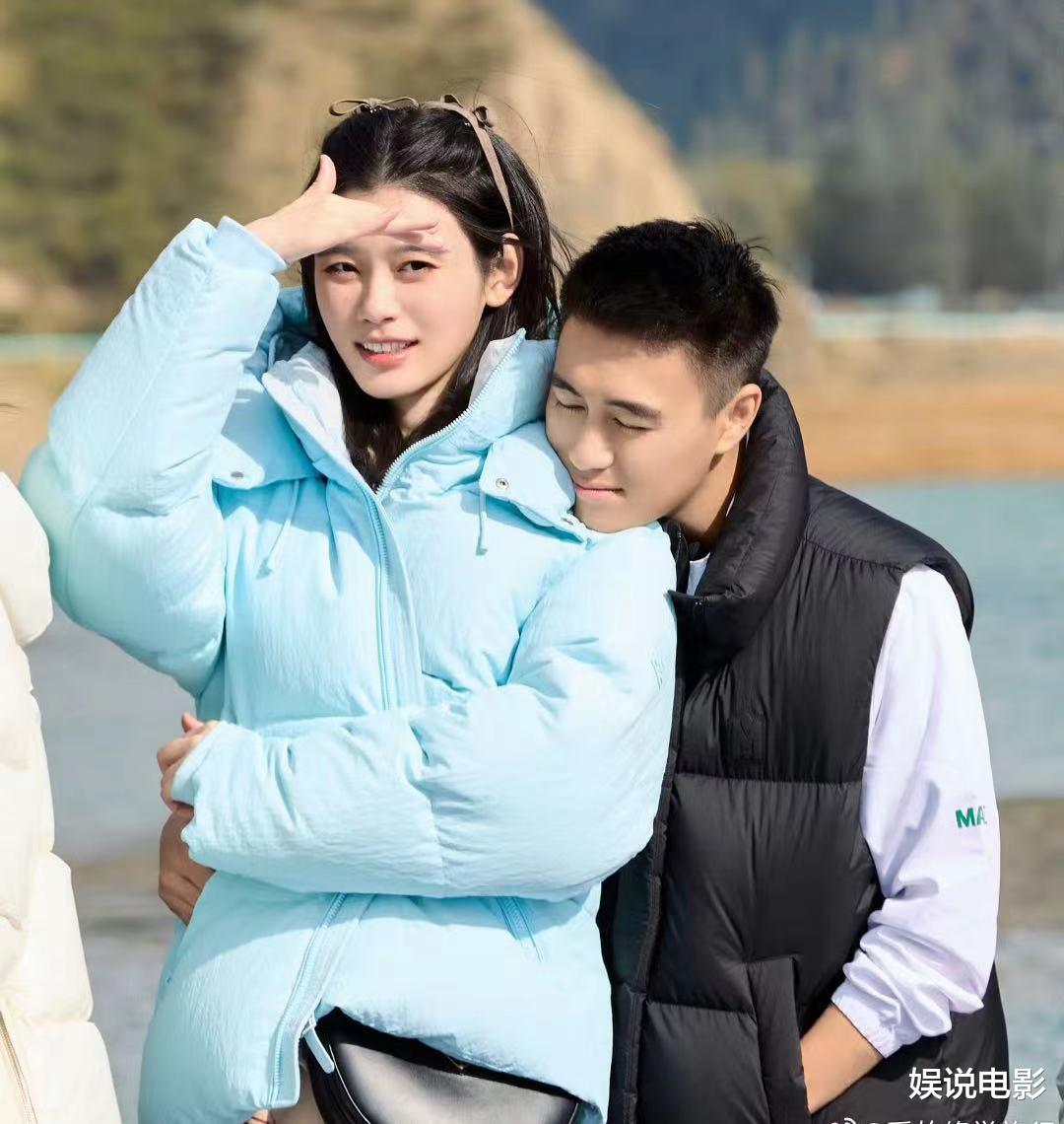 何猷君的小心思,和孙丞潇王彦霖合影,他踮起了脚尖