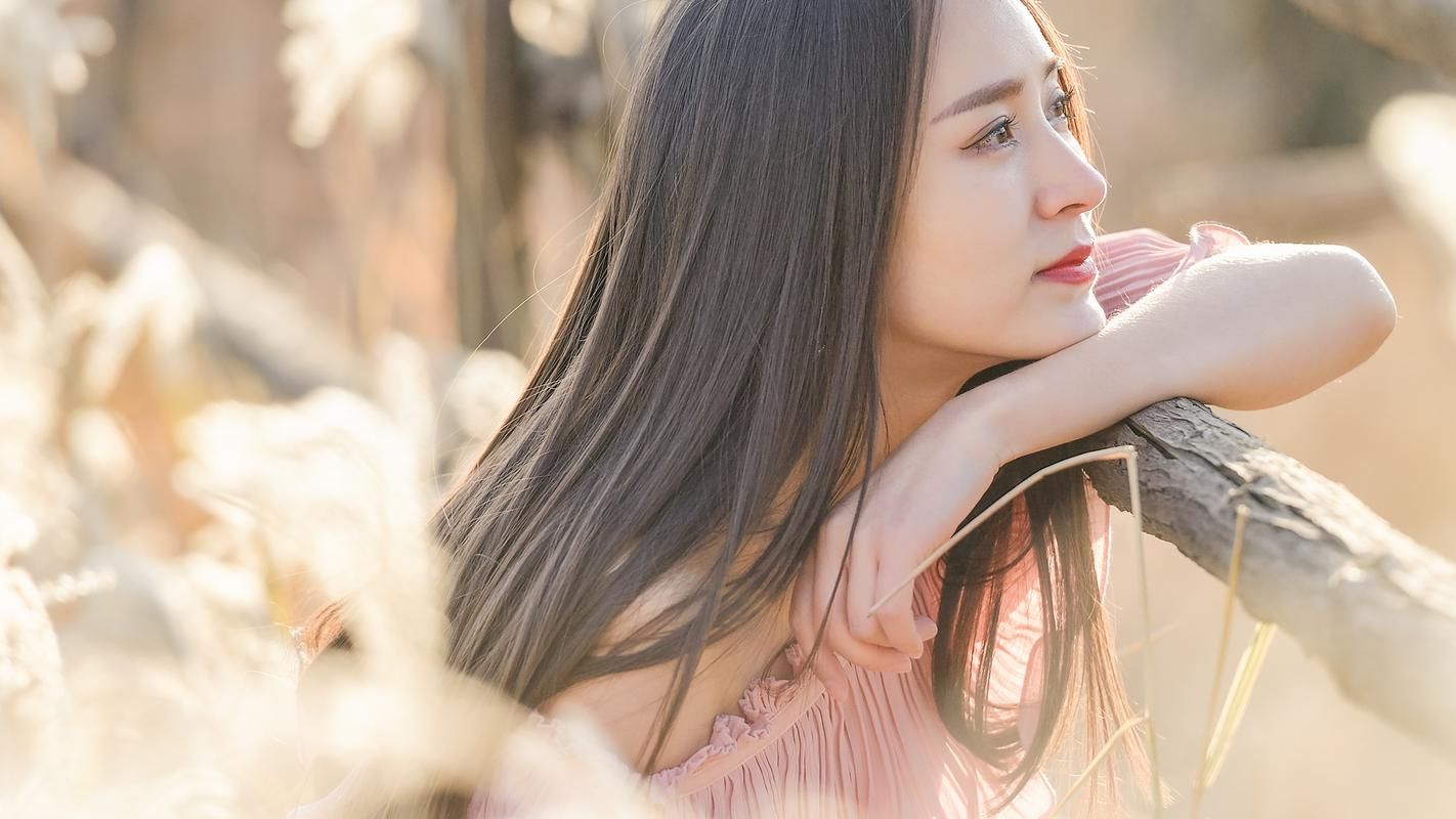 艾妍赫建议根据自己的脸型、眼型和肤色来选择适合自己的眉型。