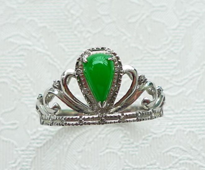 翡翠|翡翠皇冠，带上一枚翡翠冕戒，做自己的女王！