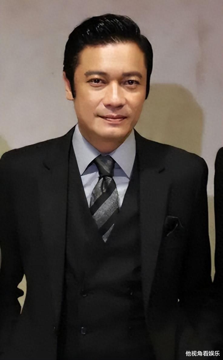 60岁罗嘉良无锡商演被指掉价，穿千元增高鞋，身材发福老态尽显