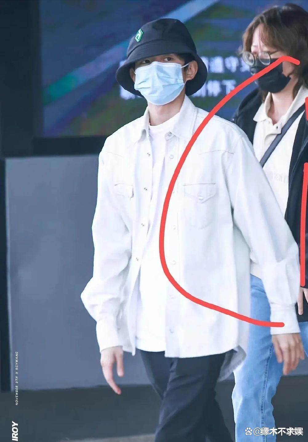 22岁王源恋情风波升级!被曝和经纪人恋爱多年,时装周也可见端倪!