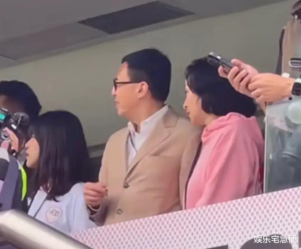 迈阿密国际香港行，李泽楷何超琼现身观众席，小贝特邀梁朝伟夫妇