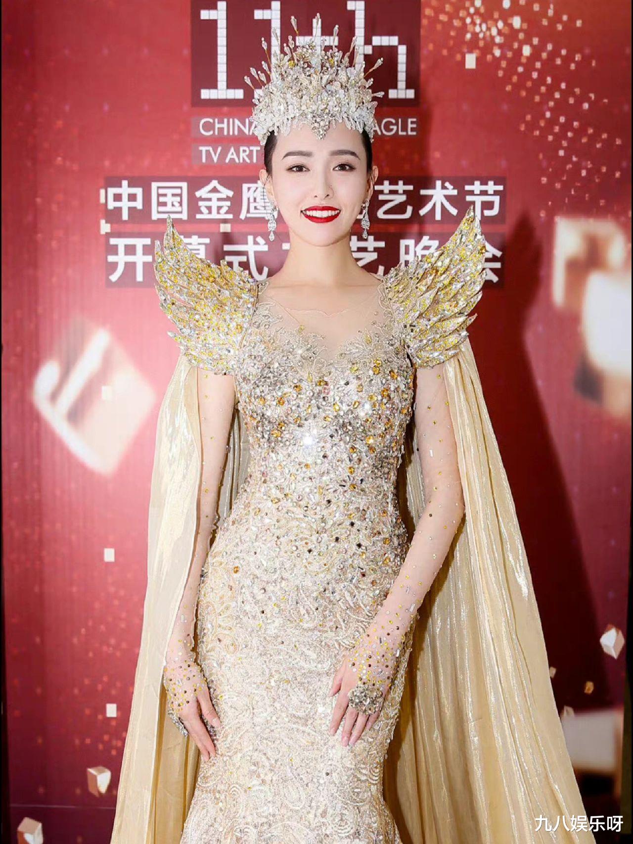 唐嫣直播卖奶粉,廉价的服饰和妆容被吐槽,粉丝再次破防