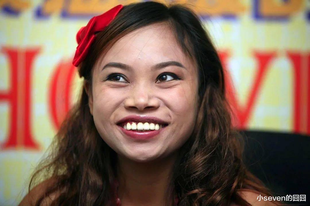 39岁凤姐在美国工作曝光,一个月赚7千美金,网友:不如回来带货