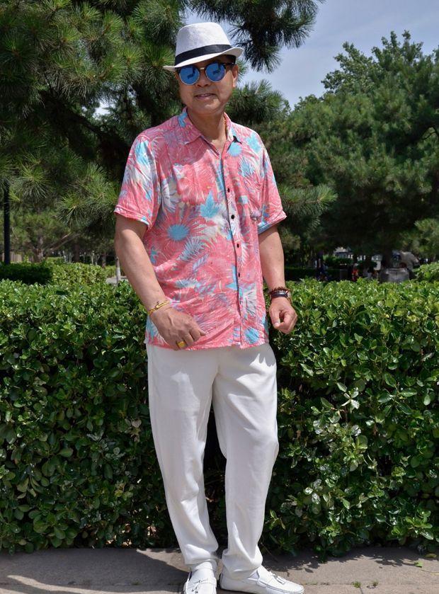发型 建议六七十岁男人：衣不花哨、裤不上膝、发不油腻，显年轻更气质