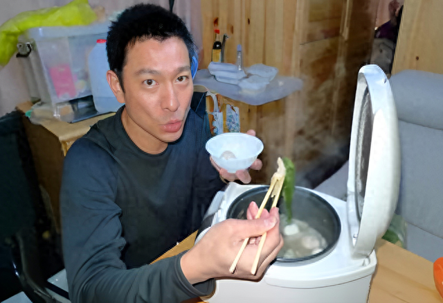 61岁刘德华晒一日3餐,网友感叹他太狠了,难怪看起来像40岁的人