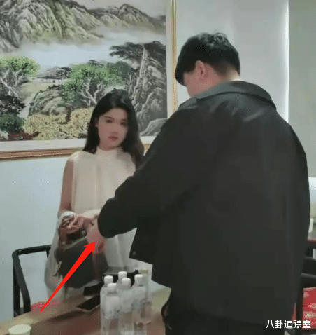 张柏芝|陈萌携小伟回朱楼村收麦，小腹凸起肚大如箩，陈亚男削发告别过去