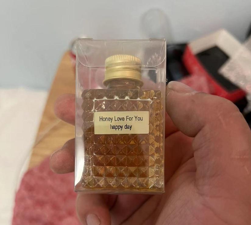 胡歌|胡歌大婚喜糖礼盒曝光，皆是知名品牌精致上档次，梦幻婚礼很期待