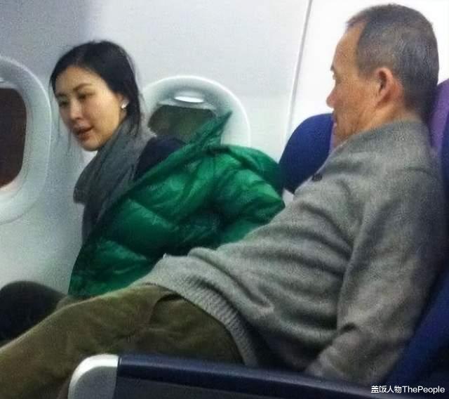 田朴珺|72岁王石终于年轻一回！陪娇妻高调撒糖，穿减龄套装被批不伦不类