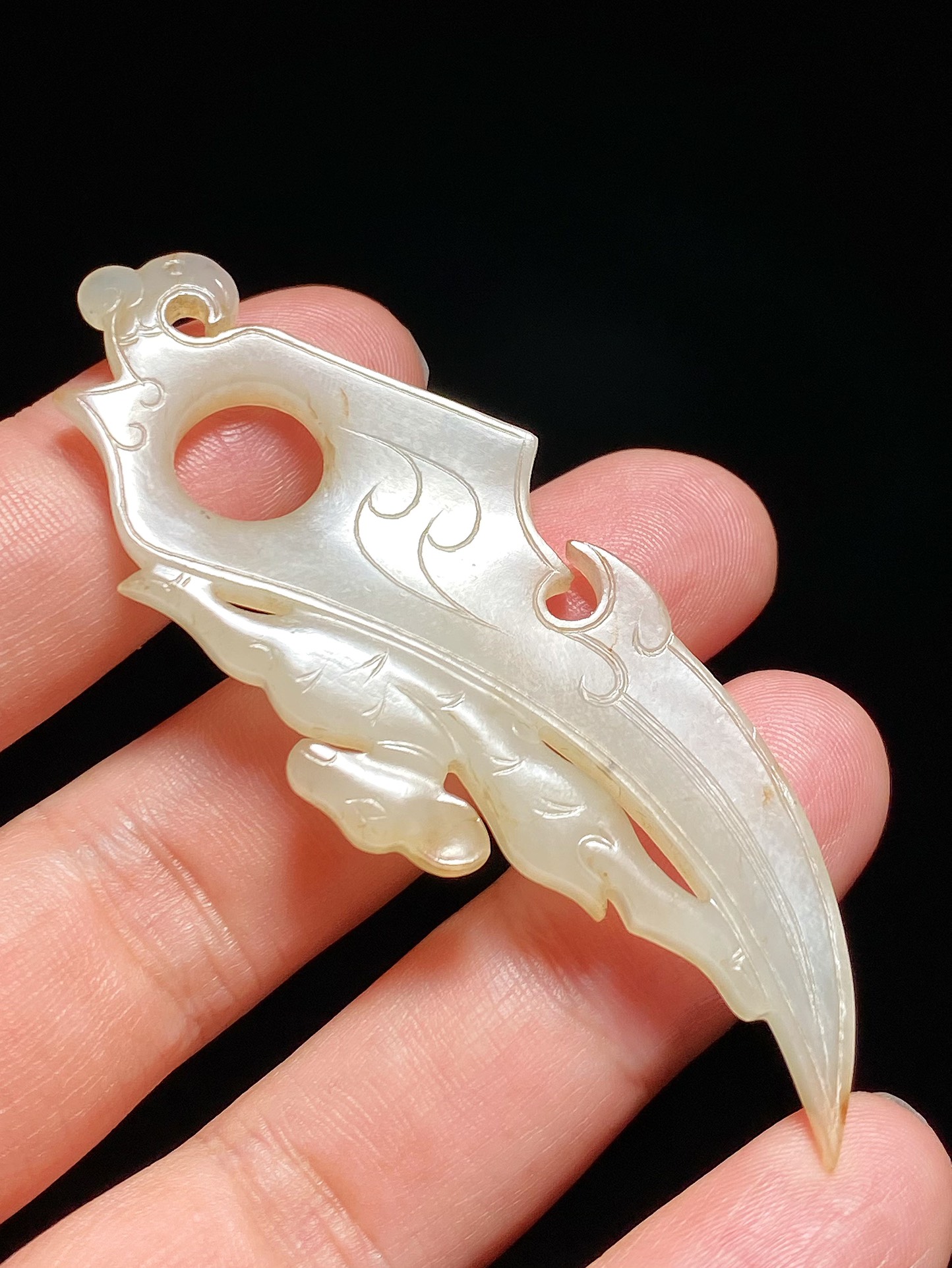 和田玉籽料|明以前 和田玉籽料 白玉 凤首 鹿纹 玉觿 挂件把件