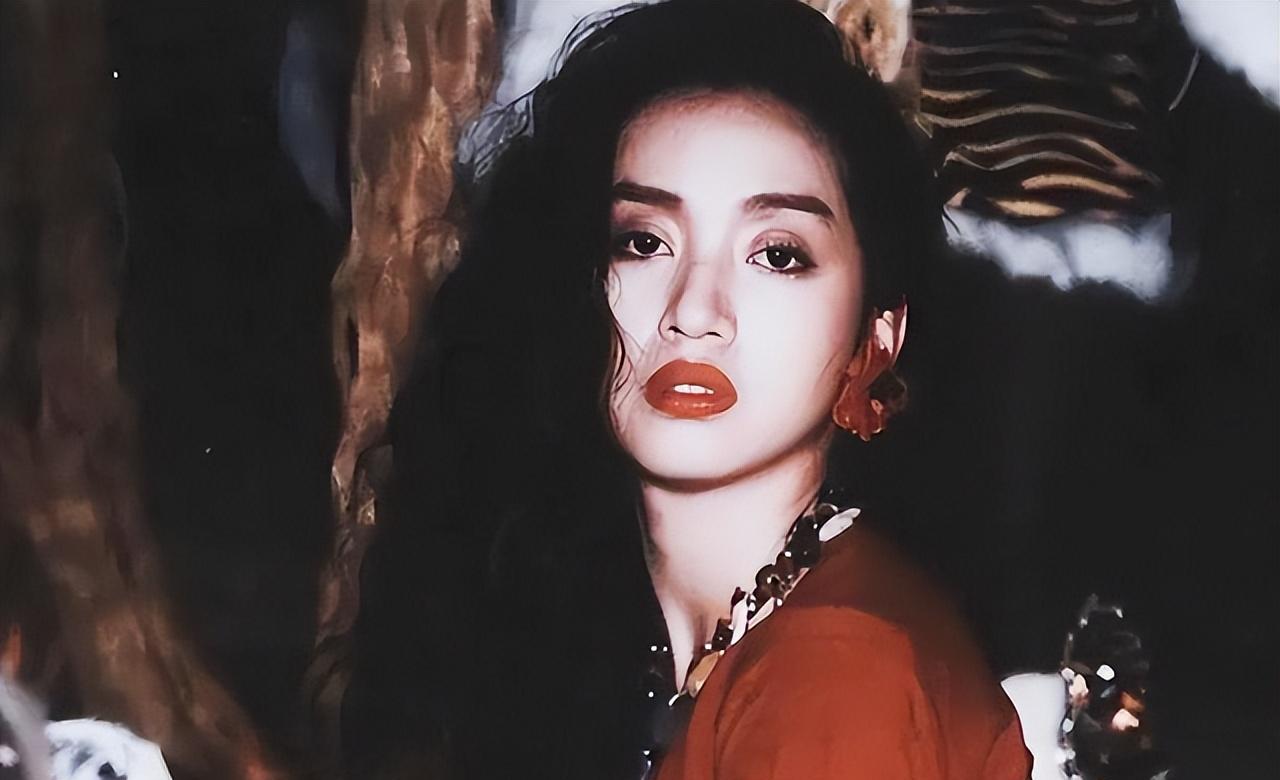 “港独”明星何韵诗，叫嚣联合国将中国除名！如今下场真是大快人心！