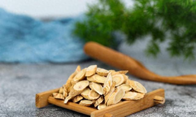 经常喝黄芪水，人为什么会变瘦？提醒：黄芪水的副作用，别再忽视