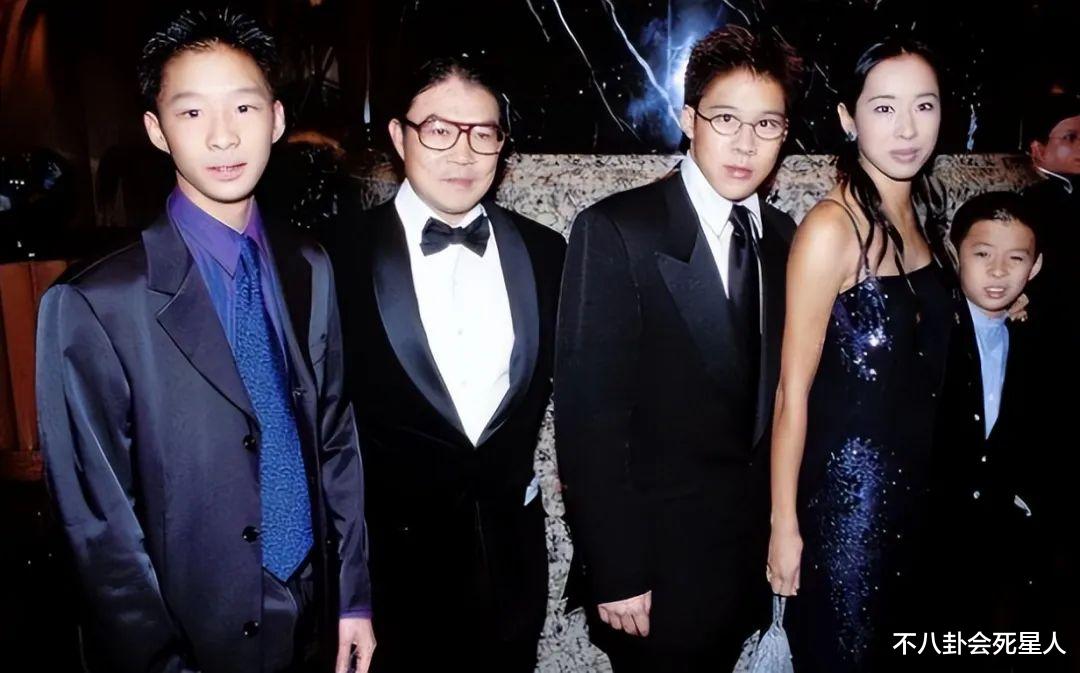 曝65岁朱玲玲二次净身出户离婚，她的一生都在为长子霍启刚铺路