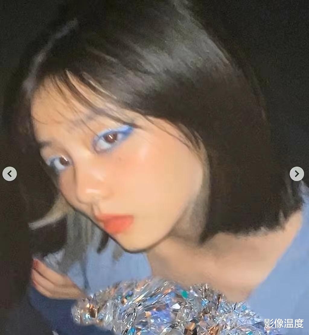 黄磊|黄磊17岁女儿怎么了？穿衣暴露再引争议！网友：打扮清纯真很难吗