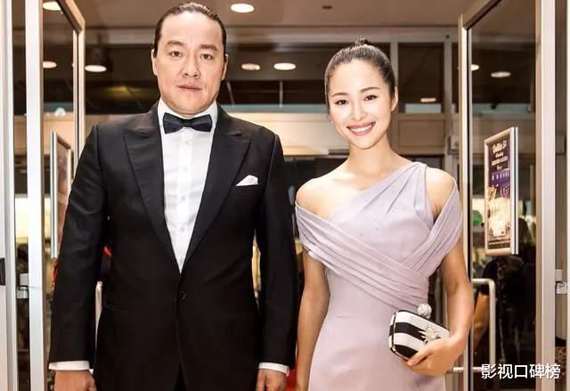 江一燕|江一燕遛娃,女儿正面照曝光,颜值随爸爸