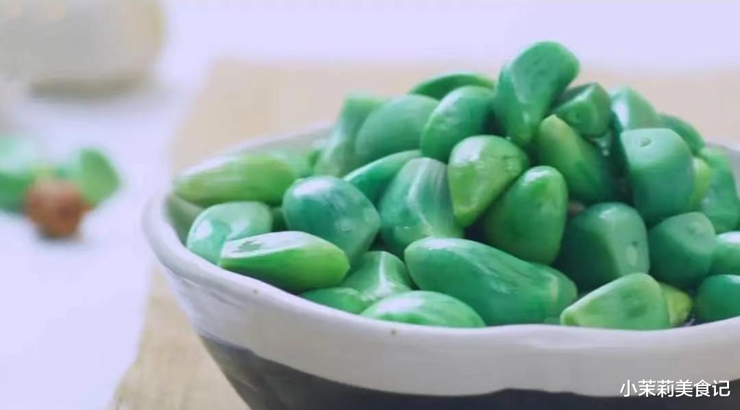 大蒜|泡腊八蒜，最忌只放醋，牢记2放1窍门，酸甜爽脆不辣心，碧绿好看