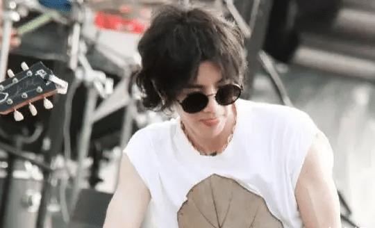 |五月天惹众怒！邀华晨宇出席演唱会，退票潮涌现，现场一度失控！