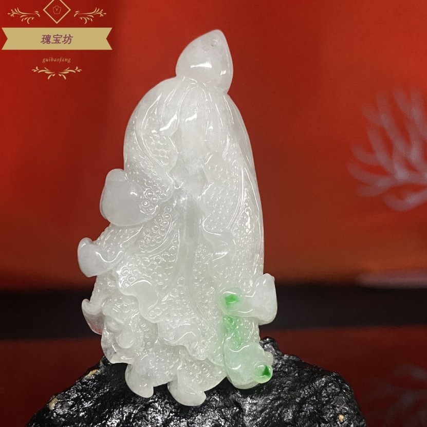 翡翠糯种，一种珍贵的宝石