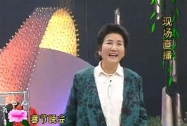 春晚一句台词识破间谍,去世23年的赵丽蓉,仍被多家官媒发文缅怀