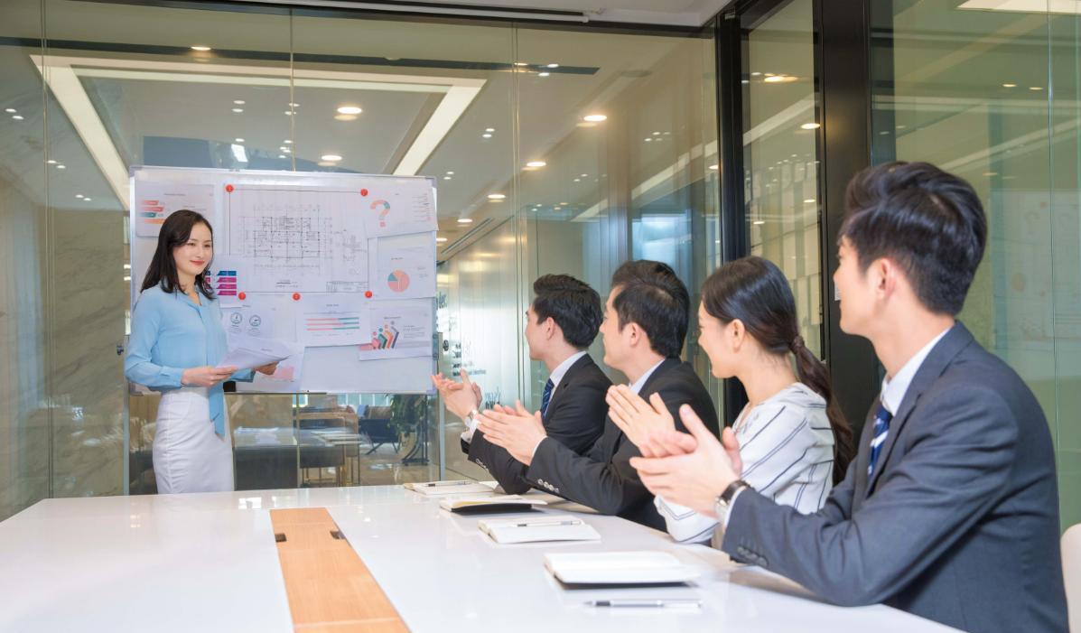 活在当下|年轻人想一出是一出？社保退保现象增加，不能躺平那就活在当下