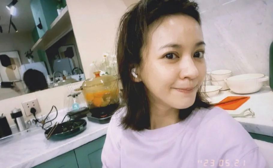 交往47个男友,与陌生人亲吻,她怎么从清纯小花变成了顶级绿茶?