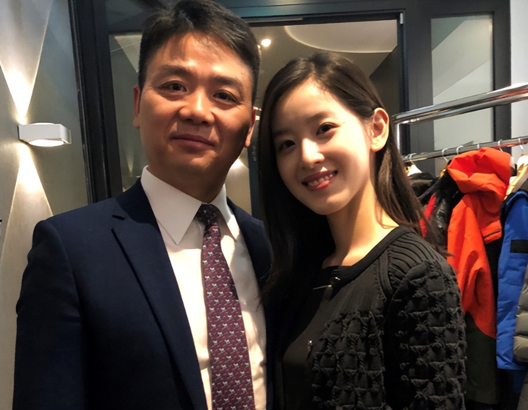 与刘强东结婚的这7年时间里,她最好了一个妻子应有的责任!