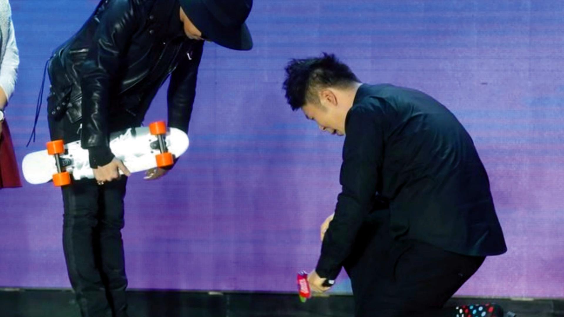 毁三观！杜海涛下跪膜拜的韩星涉嫌吸毒 中国粉丝却卖力洗地