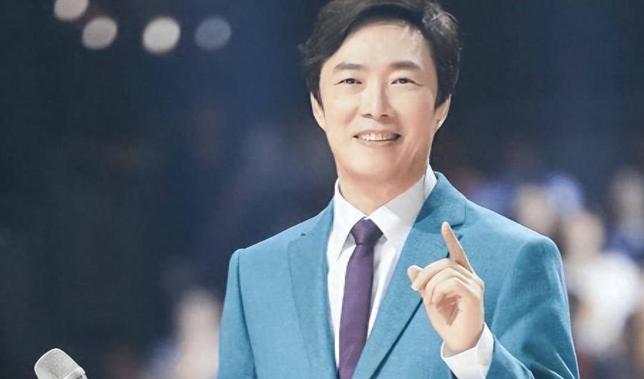 台媒曝费玉清病情加重暴瘦24斤,私生子现身疑夺产,亲姐爆粗回应