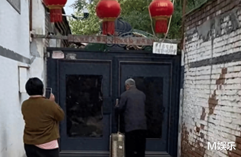 如今“口碑尽毁”的大衣哥朱之文,到底做错了什么?