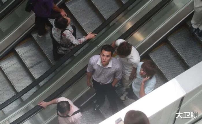 何超莲|三房何超莲3只金镯,四房何超盈10亿嫁妆,背后折射出双方不同性格