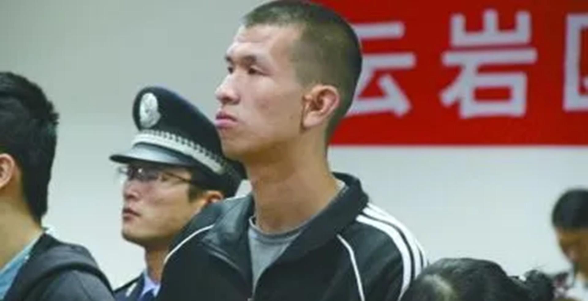 黔灵山“猴娃”:9岁与猴同住 抢钱分一半给猴子 最终被捕入狱!