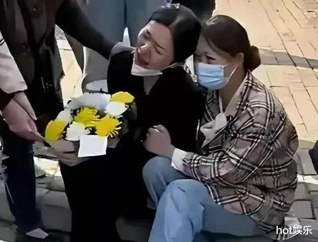 |董思槿5个月消费43万，免职裙日销2000条，漂亮妈妈却被网暴跳楼