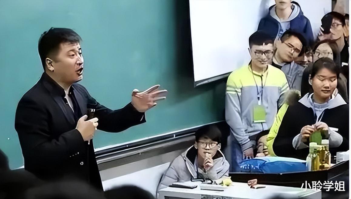 “热门专业”风向有变？男生简历公布被企业疯抢，张雪峰又说中了