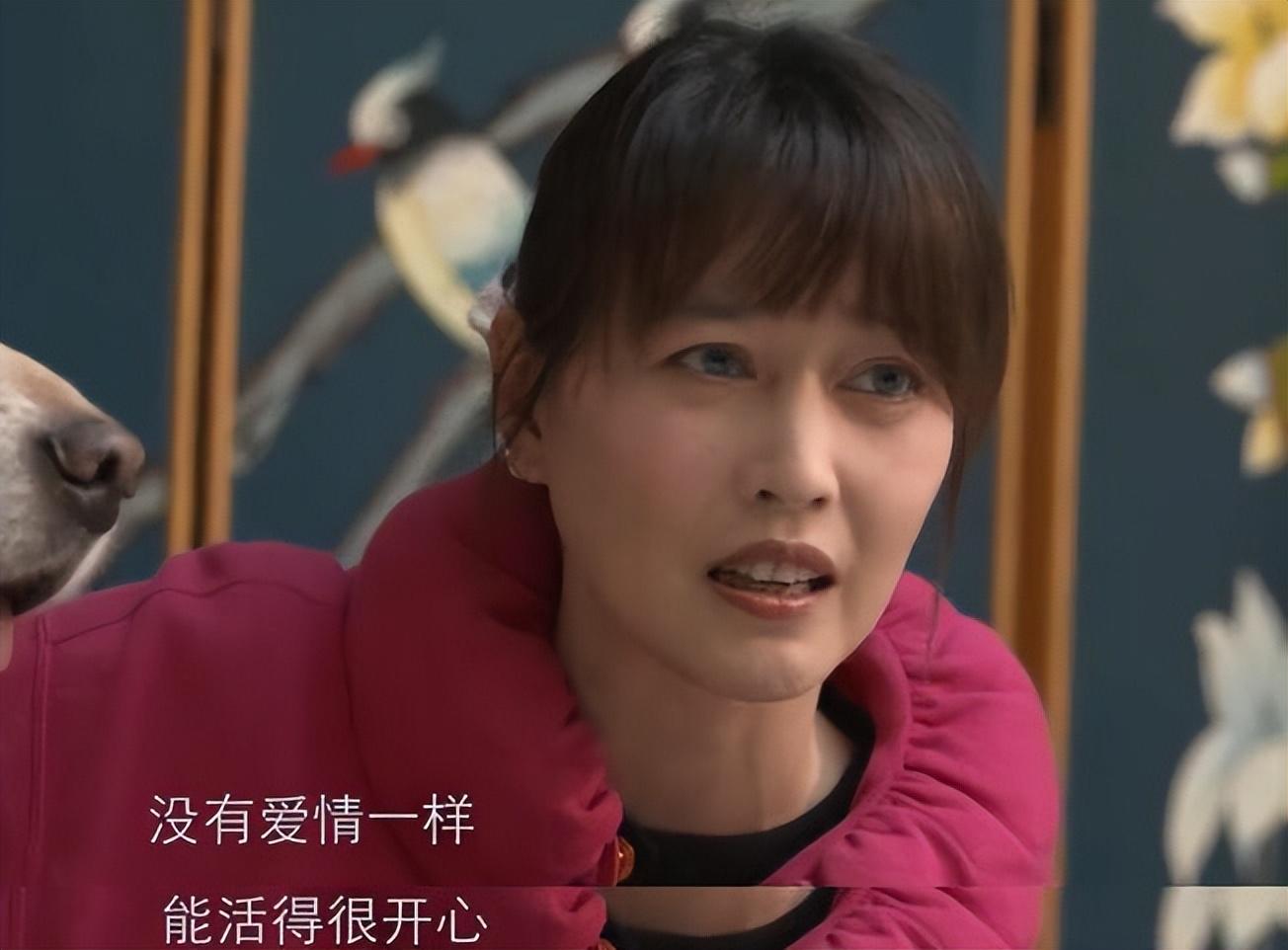 演员周海媚:57岁独居北京,不结婚不生子,不需要男人碍手碍脚