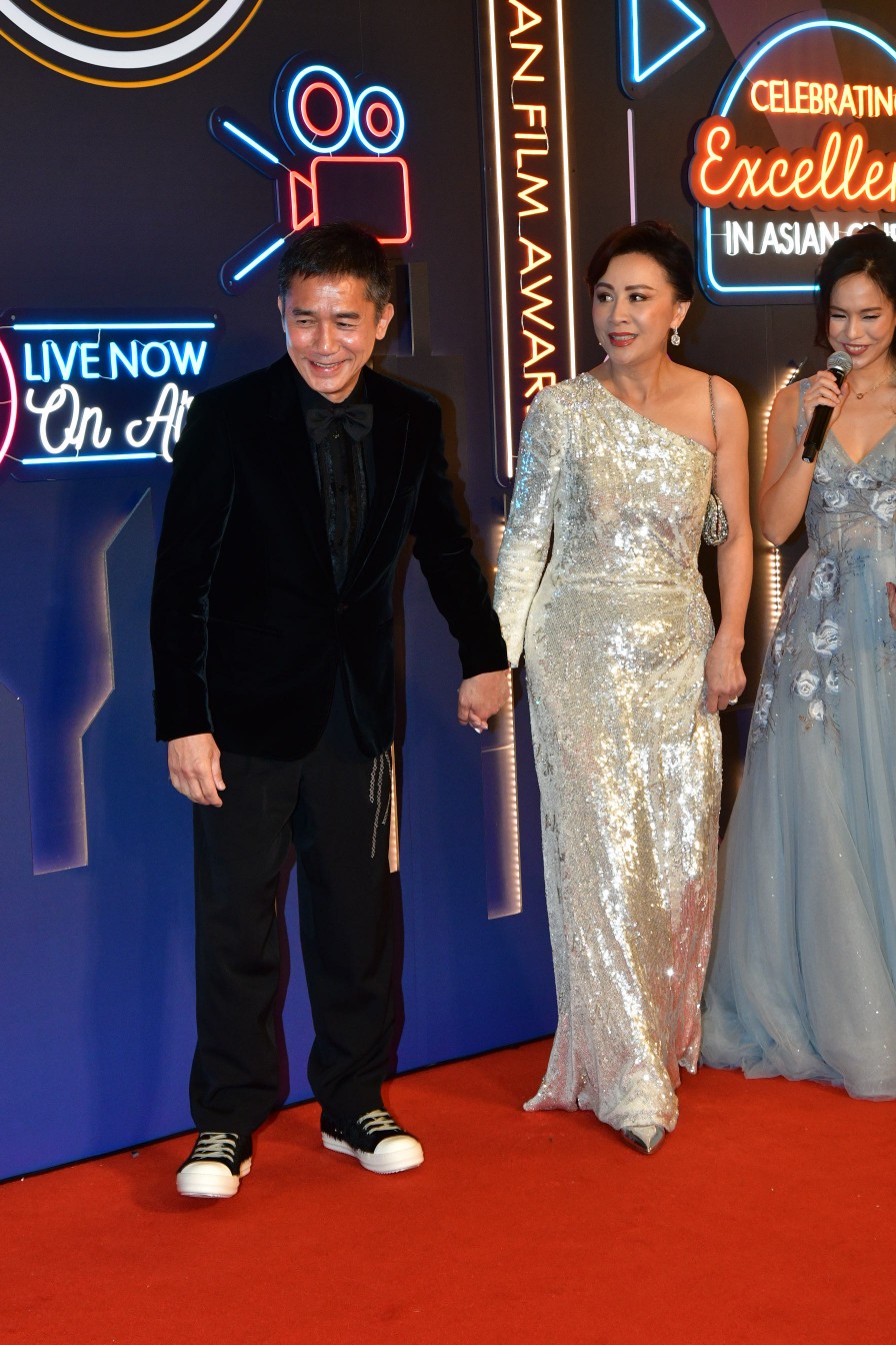 高丽虹|亚洲电影大奖红地毯：高丽虹端庄刘嘉玲贵气，郑裕玲瘦成纸片人