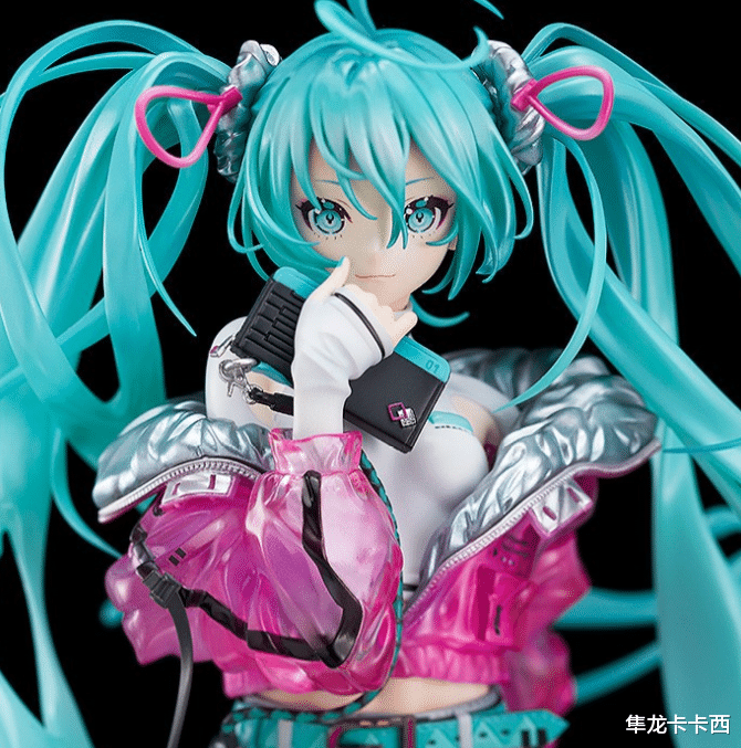 手办 潮流度拉满的初音手办新官图 狂乱流派的双马尾 这根大葱好帅