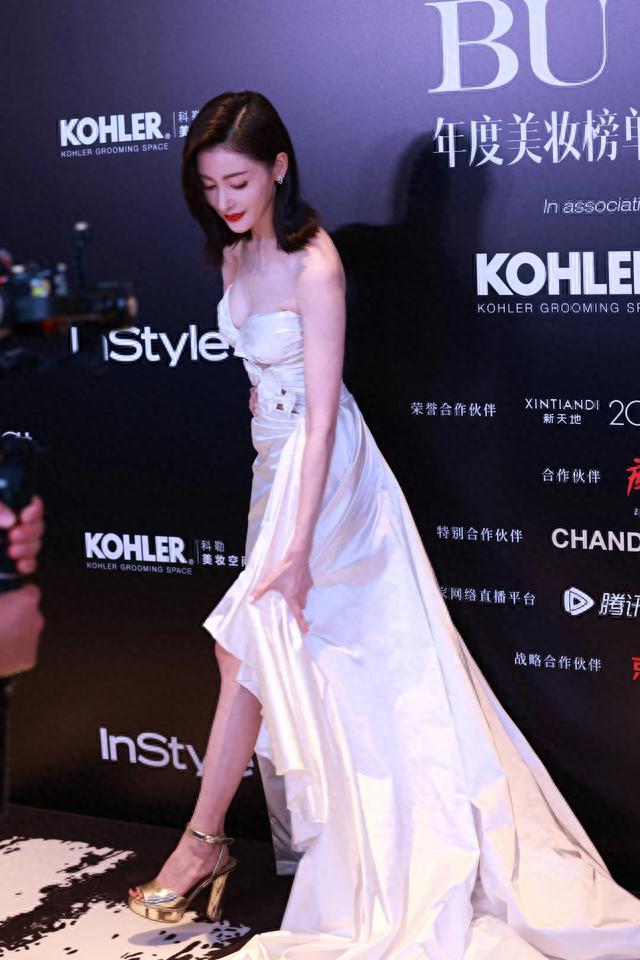 张天爱的身材真的是深藏不露呀～完美