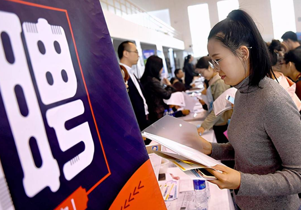 求职|985,211校招人山人海,计算机高材生月薪只有两千,竟还有九项要求