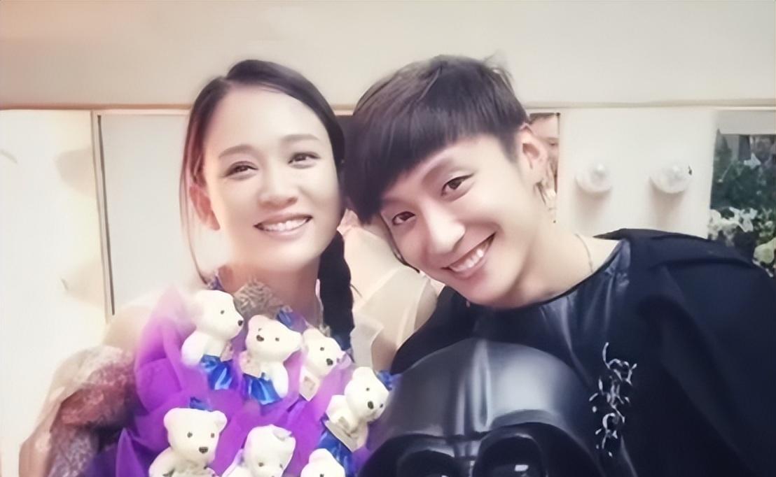 陈乔恩祭拜乔任梁,穿宽松衣身材臃肿,62岁乔爸中毒住院还被网暴